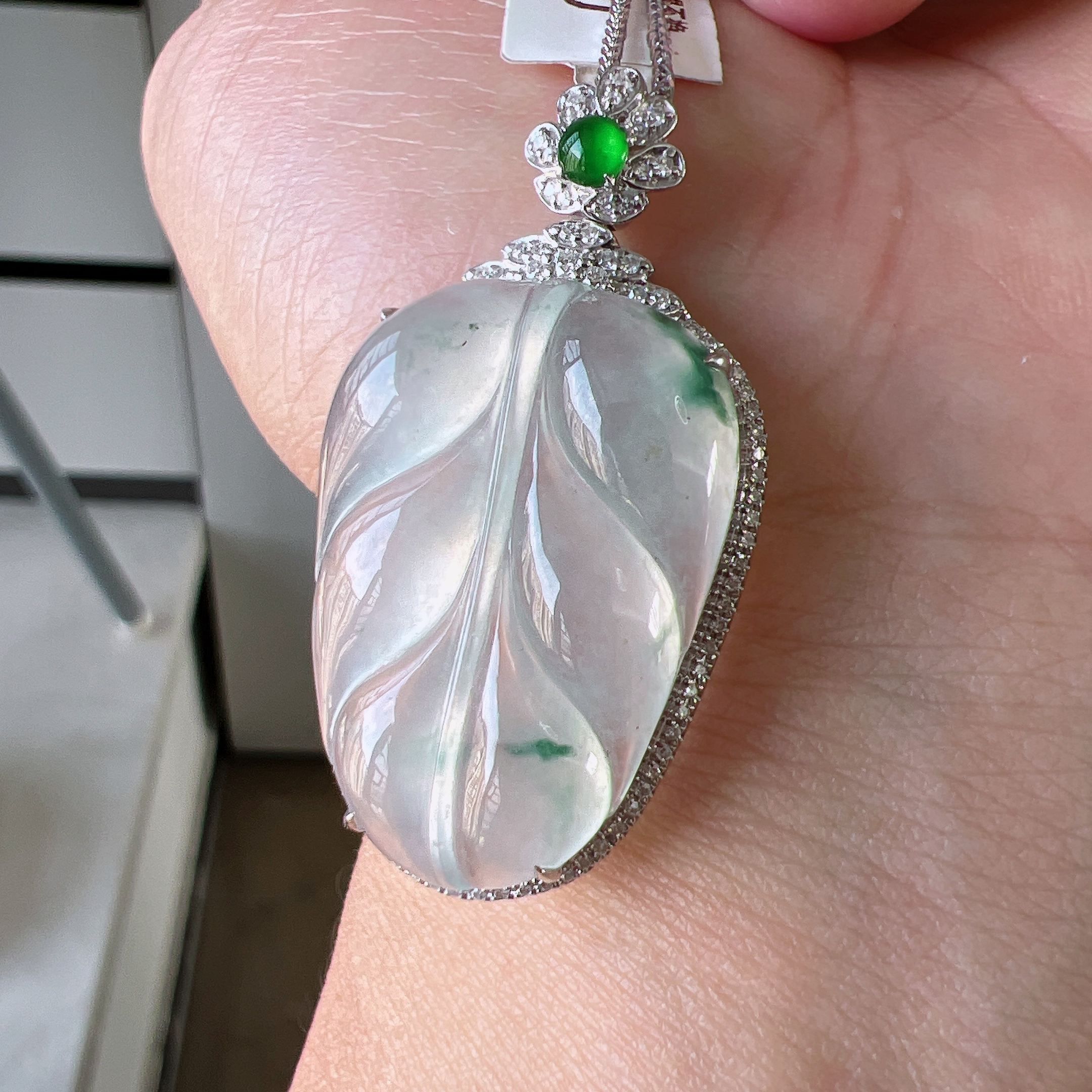自然光实拍缅甸天然A货翡翠冰种飘花叶子吊坠39.9×21.1×10mm