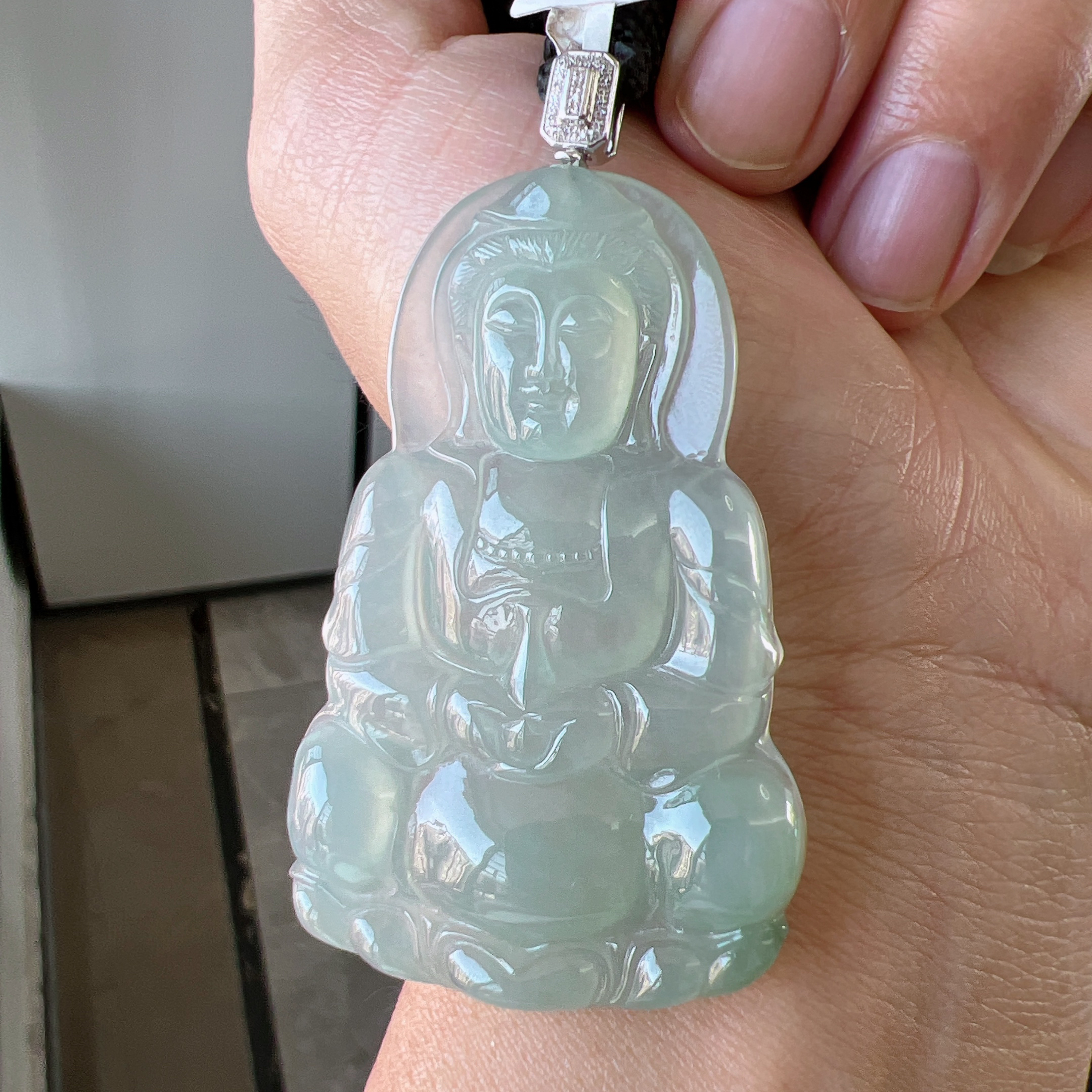 自然光实拍缅甸天然A货翡翠冰种观音吊坠56.4×36.9×6mm