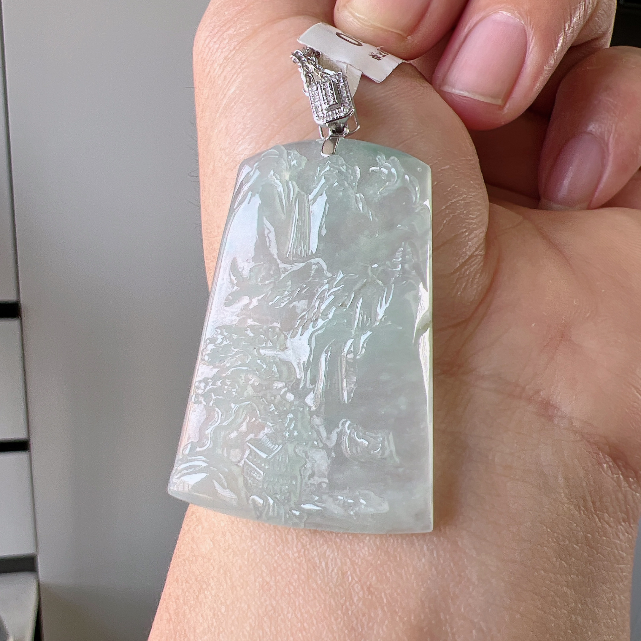 自然光实拍缅甸天然A货翡翠冰种山水牌吊坠43.5×29.9×5mm