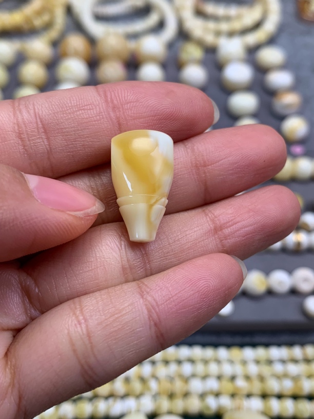 蜜蜡金瓷白三通11.8*10.7*21.5mm