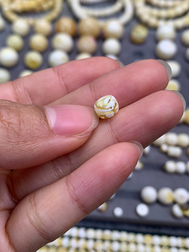 蜜蜡金漆白蛋花汤妖孽老型7.1*5.8mm