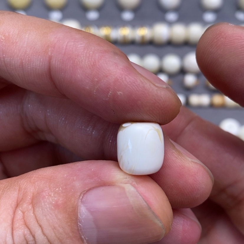 【闪购商品】琥珀裸石未镶嵌狮*座