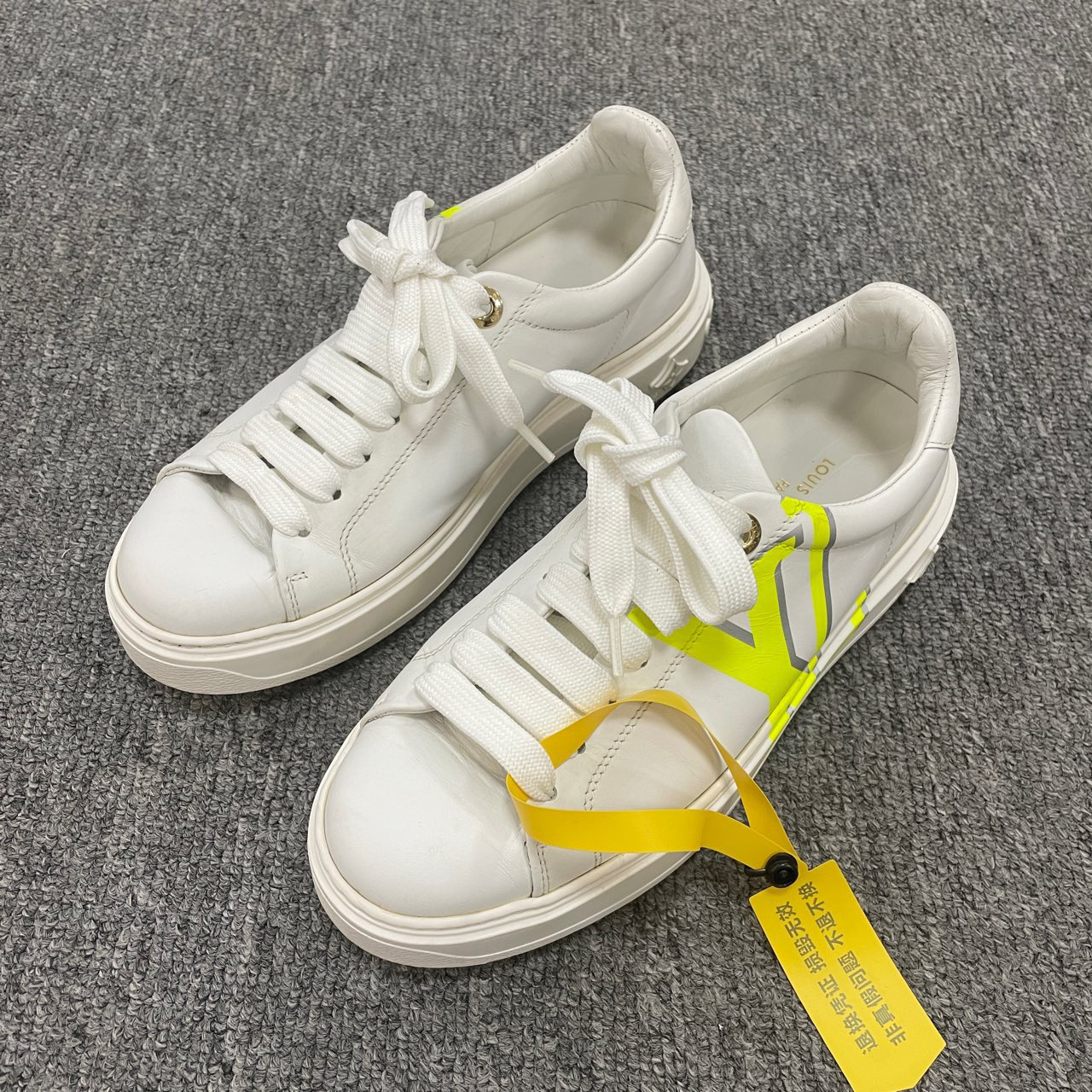 95新 LouisVuitton/路易威登 牛皮时尚板鞋 36码/2389