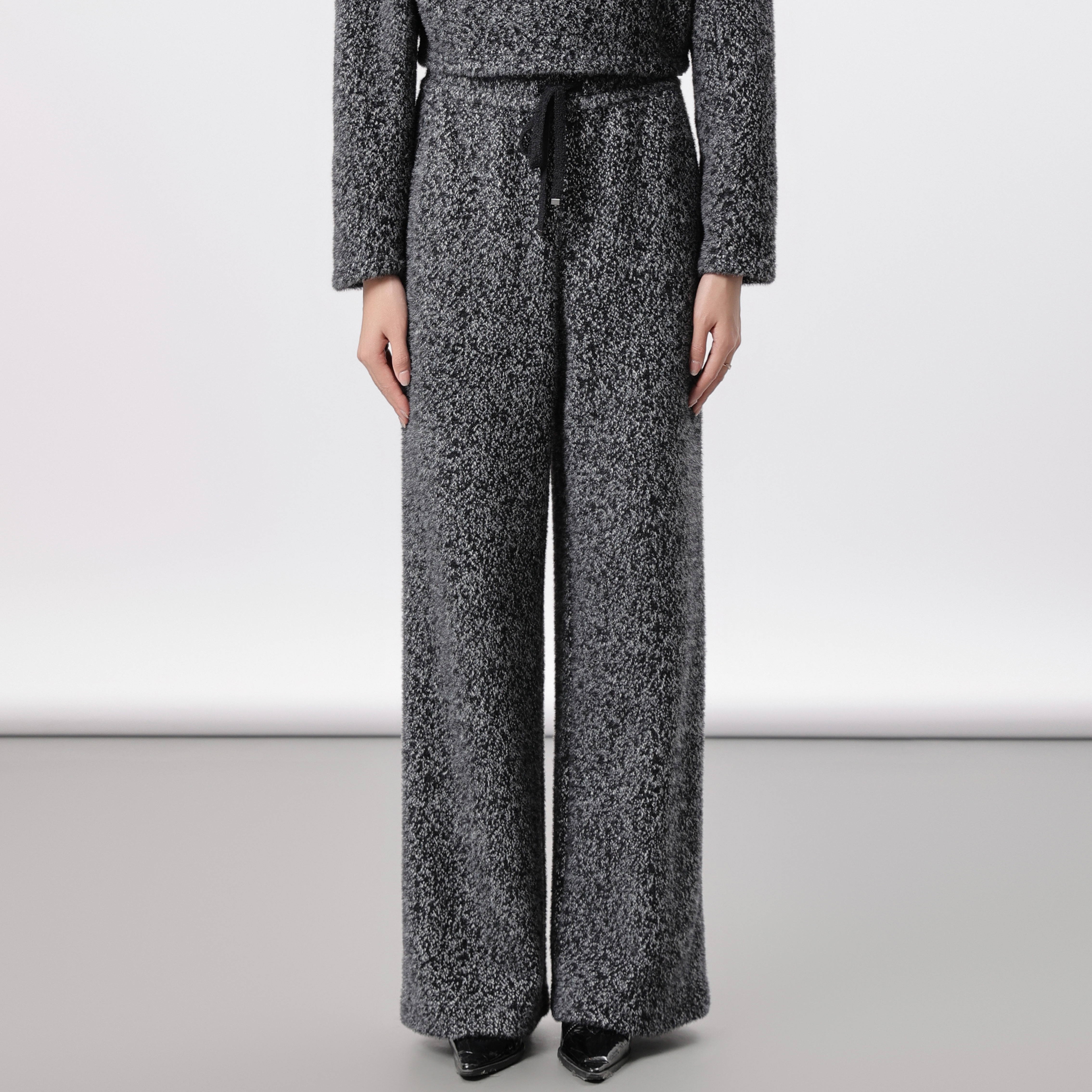 GIRDEAR/哥弟秋冬热力感保暖休闲松紧腰提花垂感直筒裤女1100280