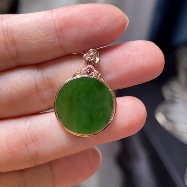 【玉缘汇】18k金镶嵌和田玉碧玉老坑辣绿圆牌吊坠 锁骨链吊坠精致