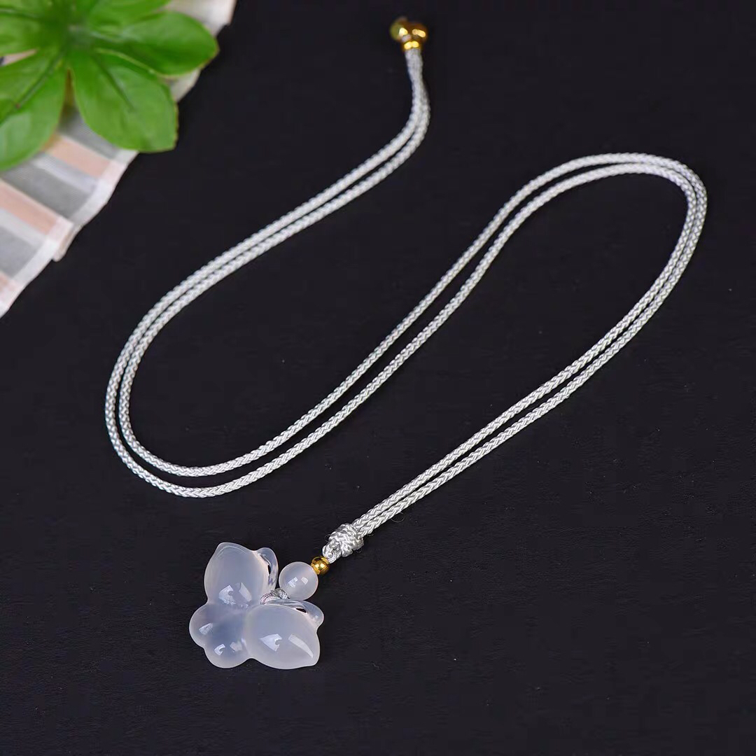 新款冰种白冰玉髓玛瑙小蝴蝶吊坠颈饰挂件锁骨玉吊坠蝴蝶拍一发一
