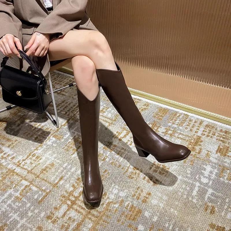 红蜻蜓牌2023新款弹力方头粗跟V口长筒靴女后拉链显瘦不过膝高筒