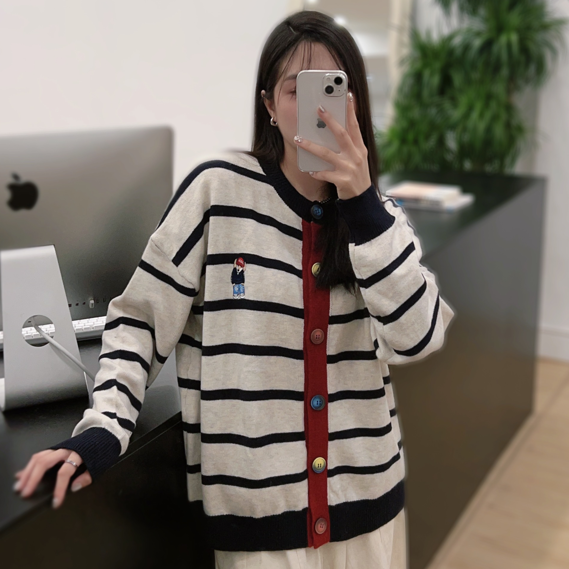 JUANJUAN自制【彩扣小熊】韩系圆领设计感秋冬新款宽松百搭毛衣开衫