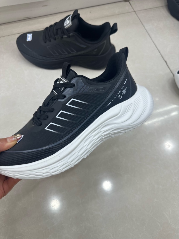 时尚休闲鞋透气低帮时尚休闲轻便飞织舒适百搭夏季