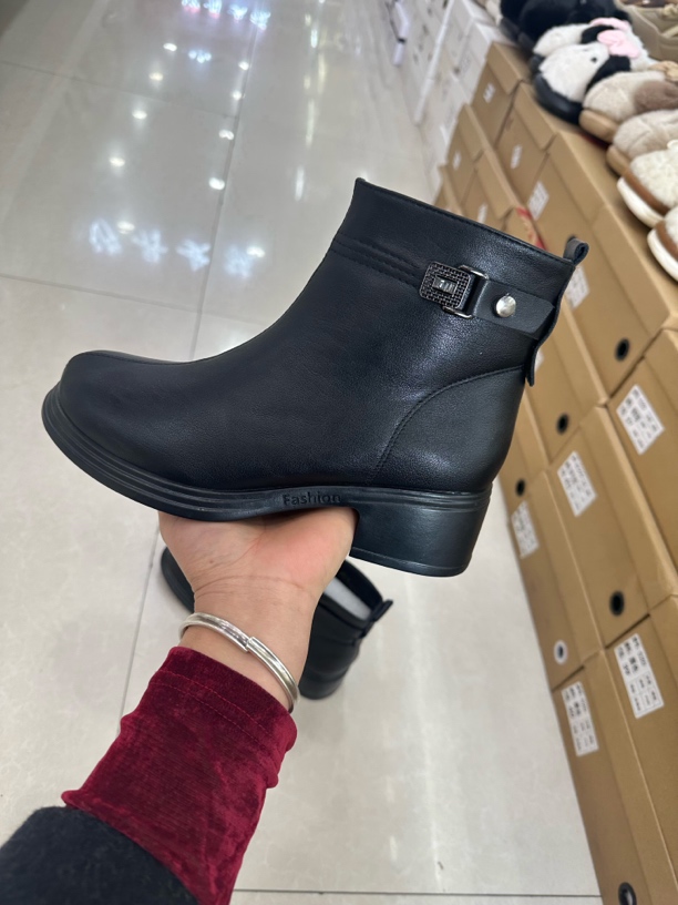 时装靴秋冬平底休闲女靴加绒圆头粗跟短靴高帮百搭时尚