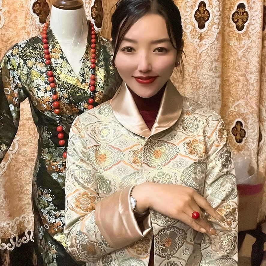 森江珠姆 搭配外套的裙子