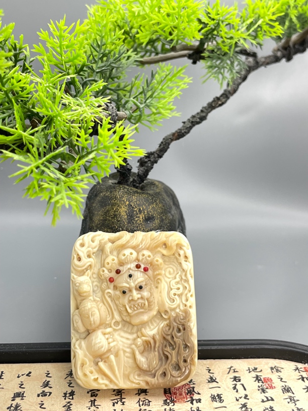 天然猛犸牙大黑天白冰奶黄雕刻件镶嵌纯手工吊坠挂件原皮原色