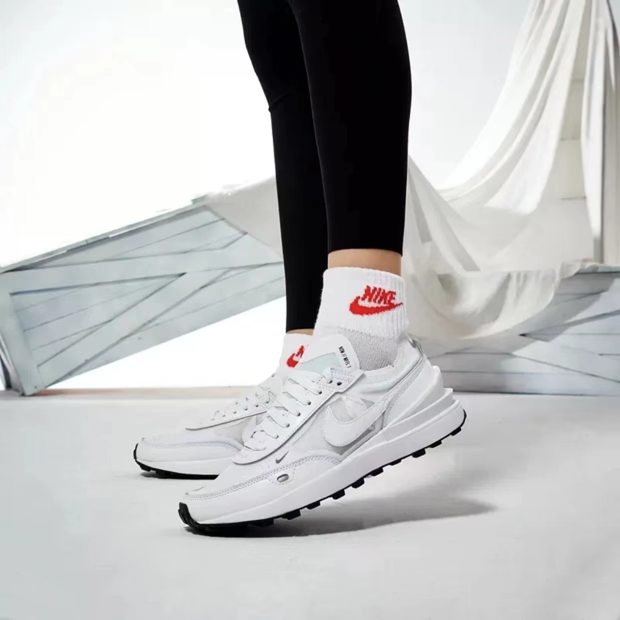 【断码清货】Nike/耐克 Waffle One女款低帮运动休闲鞋DC2533-103