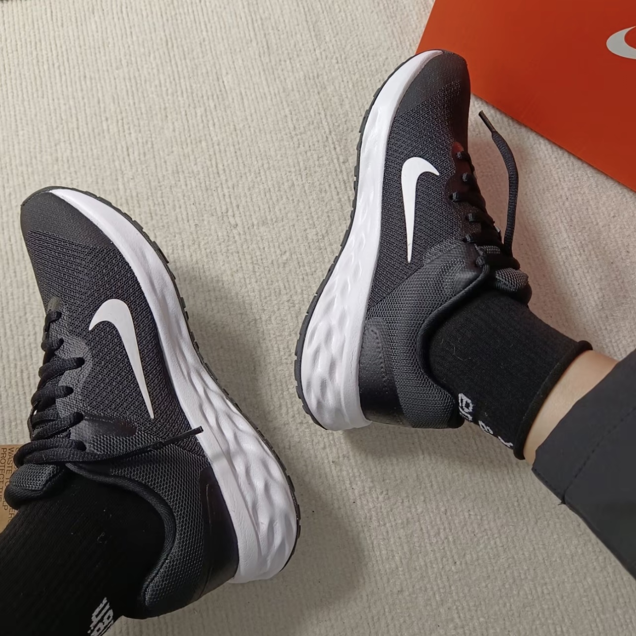【断码清货】Nike/耐克 REVOLUTION 6 GS女款运动跑步鞋DD1096-003