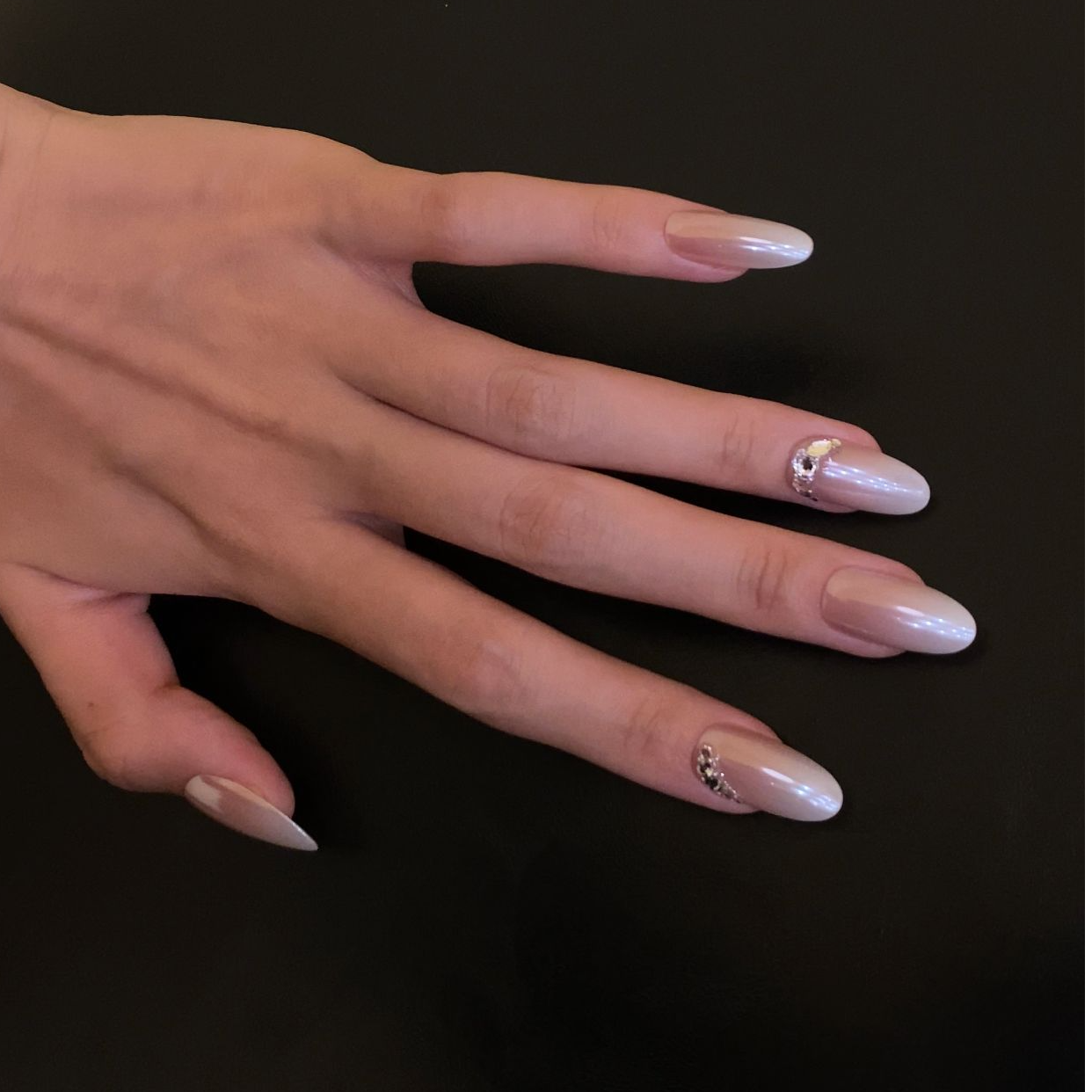 [ 夜明山 ] 一尔  华子钻 月光粉海丽 简约高级感 纯手工穿戴甲