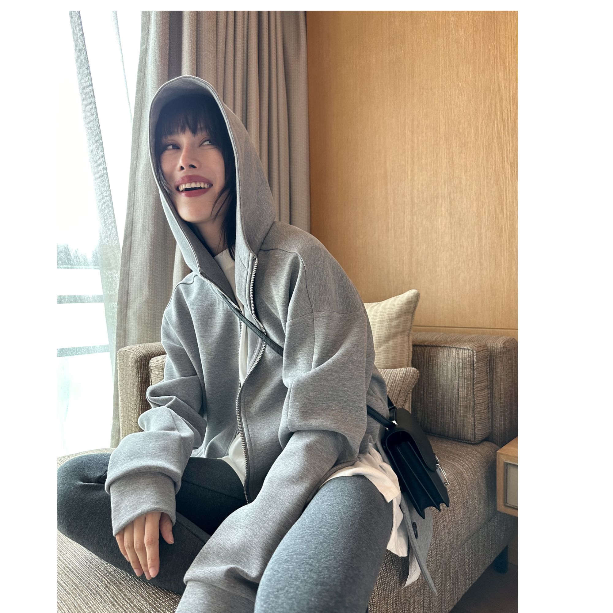 LEVIN LOVE   休闲百搭连帽运动黑灰色卫衣 JUWFS1N023