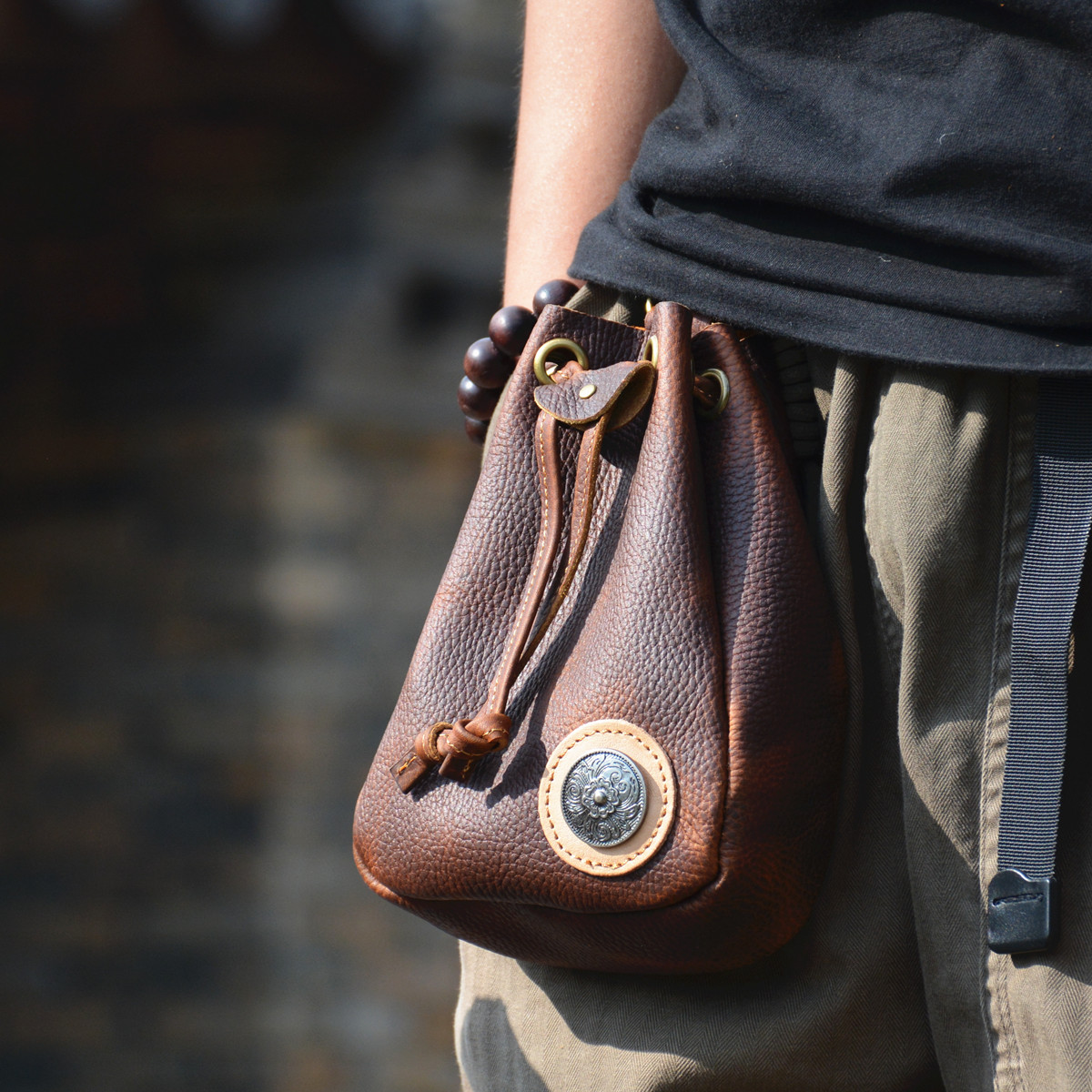 疯马牛皮抽绳男士腰包复古纯皮穿皮带手机包机车腰包真皮运动包潮