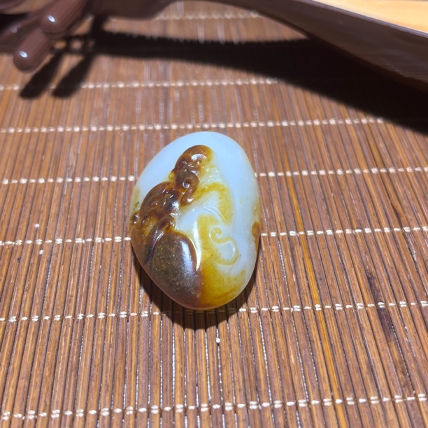 新疆和田玉籽料独籽俏色雕刻辈辈封侯