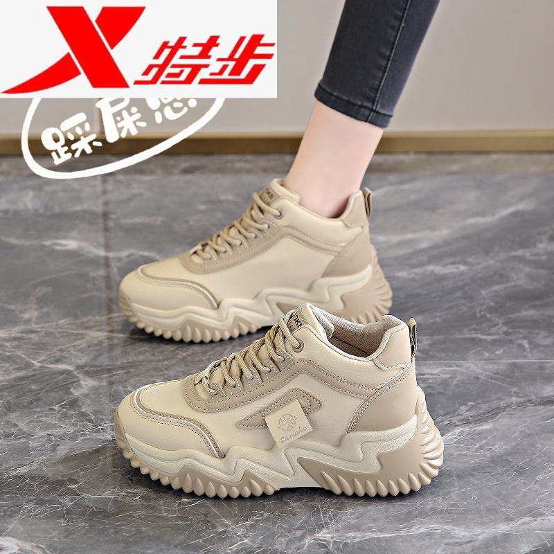 特步踩屎感运动鞋女款冬季2023年新款百搭显脚小厚软底防滑加绒老