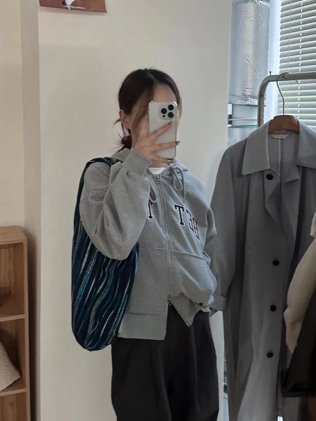 重工绣花条纹包包