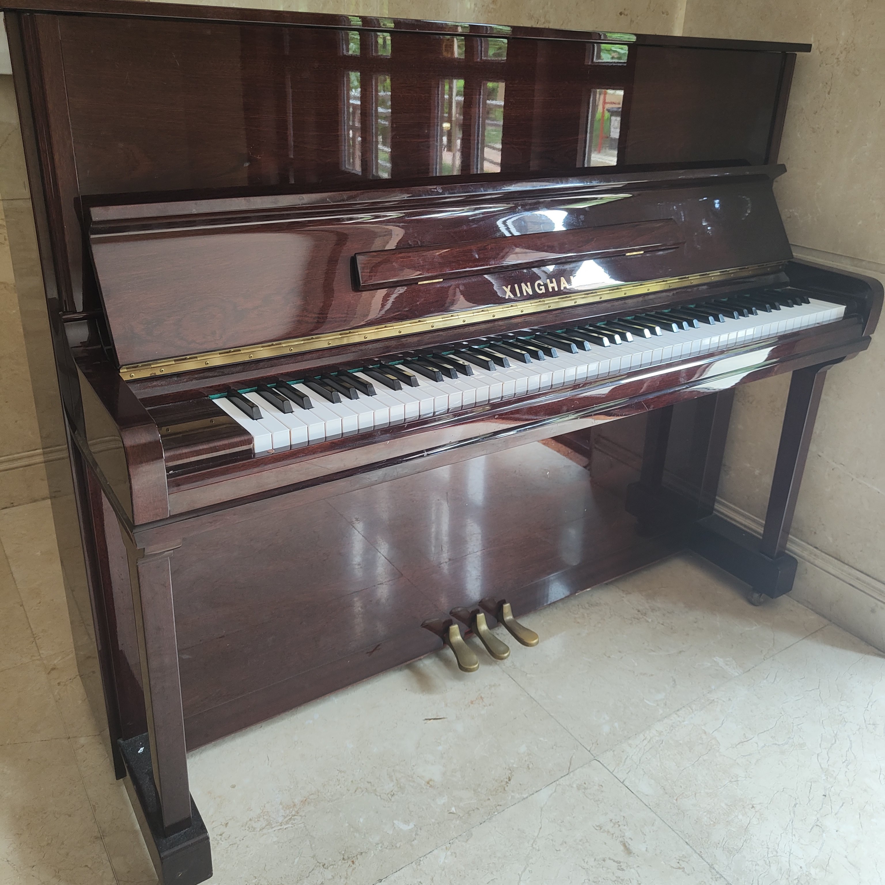 星海钢琴棕色亮面，型号123XK