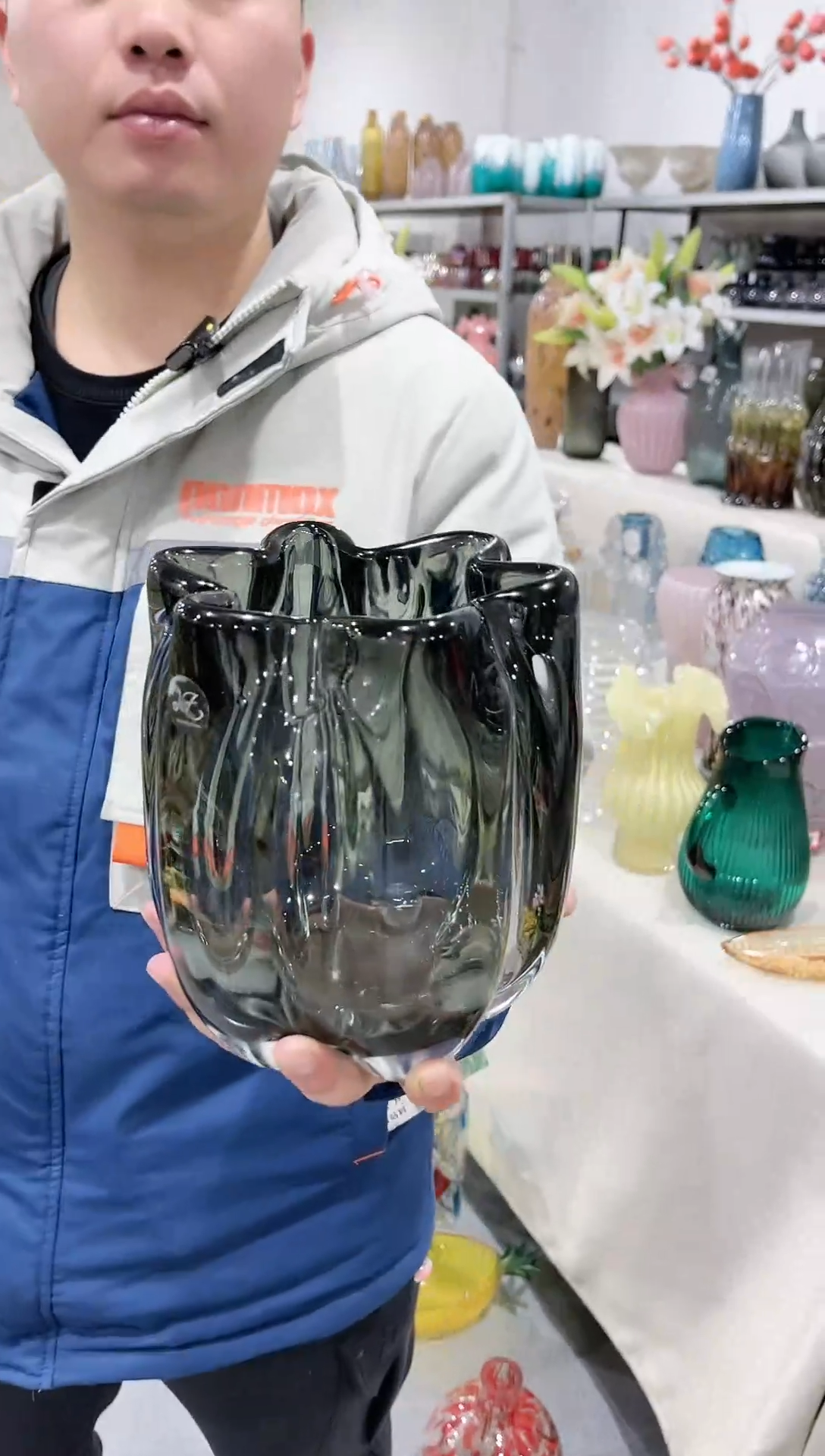 【闪购商品】灰色透明白菜花瓶