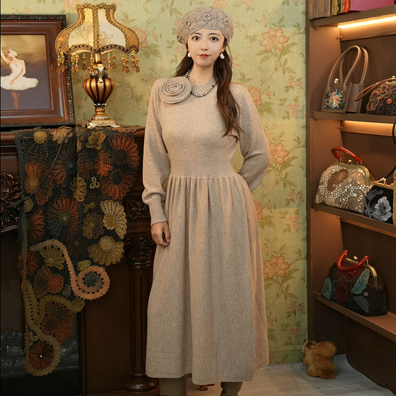 花蔻2024新款针织连衣裙秋冬羊毛保暖百搭法式优雅收腰长袖打底裙