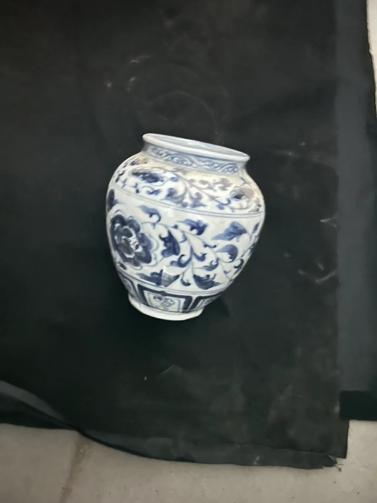 R2景德镇制青花陶瓷罐
