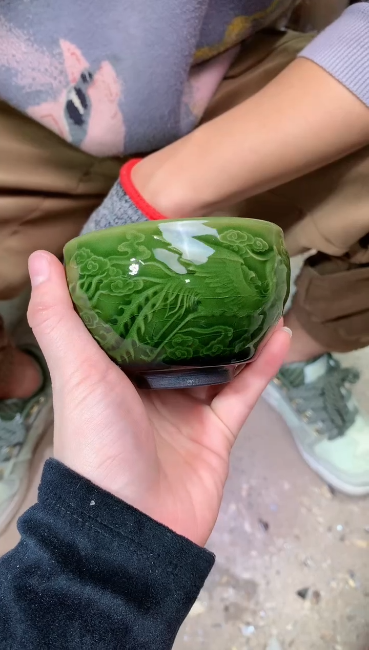 【闪购商品】瓷茶盏帝王绿 雕刻 将军（带礼盒证书）