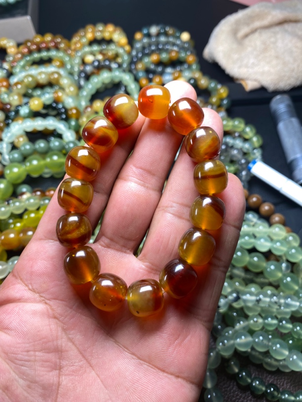 辽阳血管花玉，纯天然，卡14老行手串。