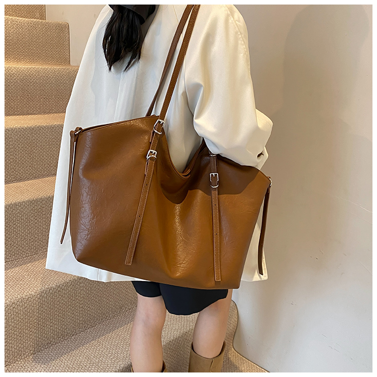 秋冬季复古大容量包包女2024新款时尚通勤单肩包大学生上课托特包