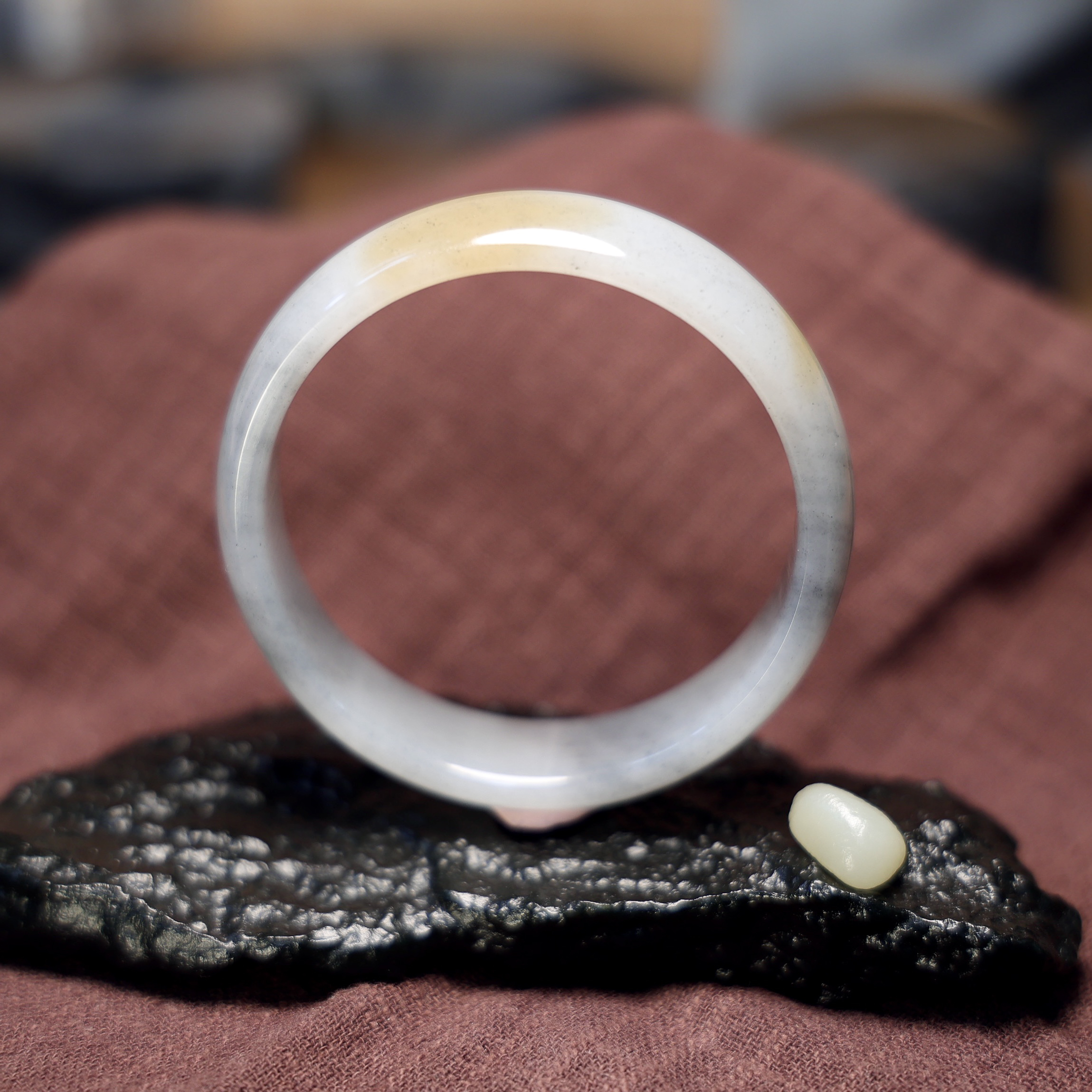 秋会长的和田玉新疆天然青花墨玉籽料手镯女士镯子55mm圈口