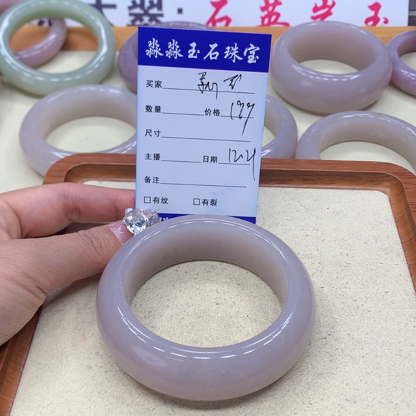 【闪购商品】石英质玉手镯未镶嵌素**雪