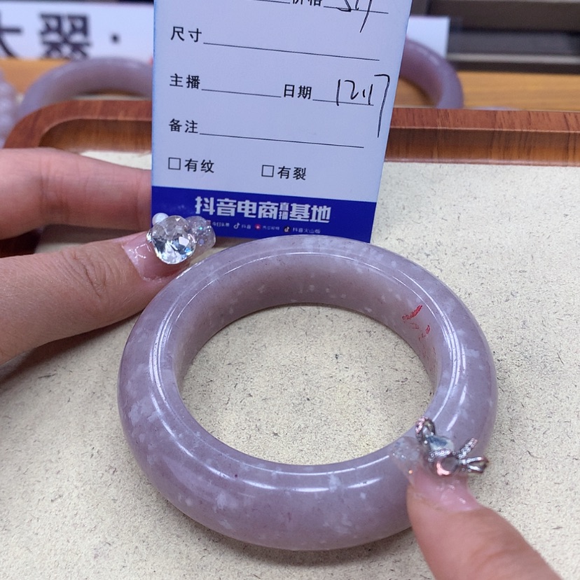 【闪购商品】石英质玉手镯未镶嵌ヘ****ノ