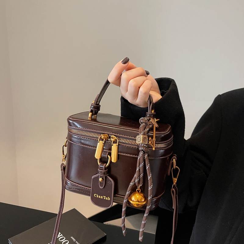 2024新款盒子包秋冬爆款高级感小众手提小方包网红气质化妆包斜跨