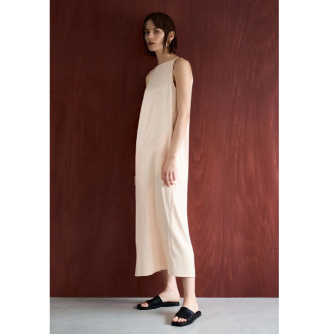 『咸鱼日单』A家早于官网新款无袖气质简约连衣裙