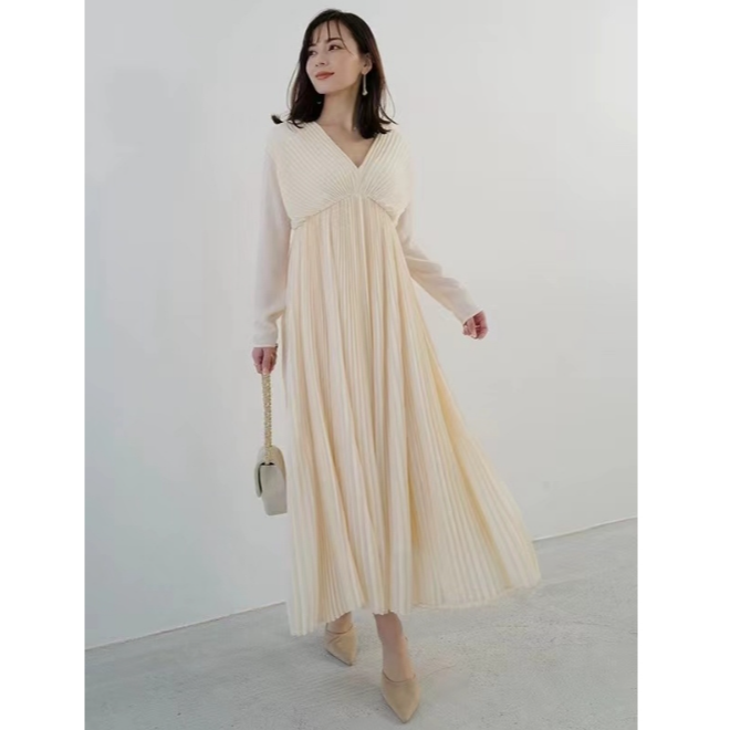 『咸鱼日单』A家新款褶裥V领连衣裙