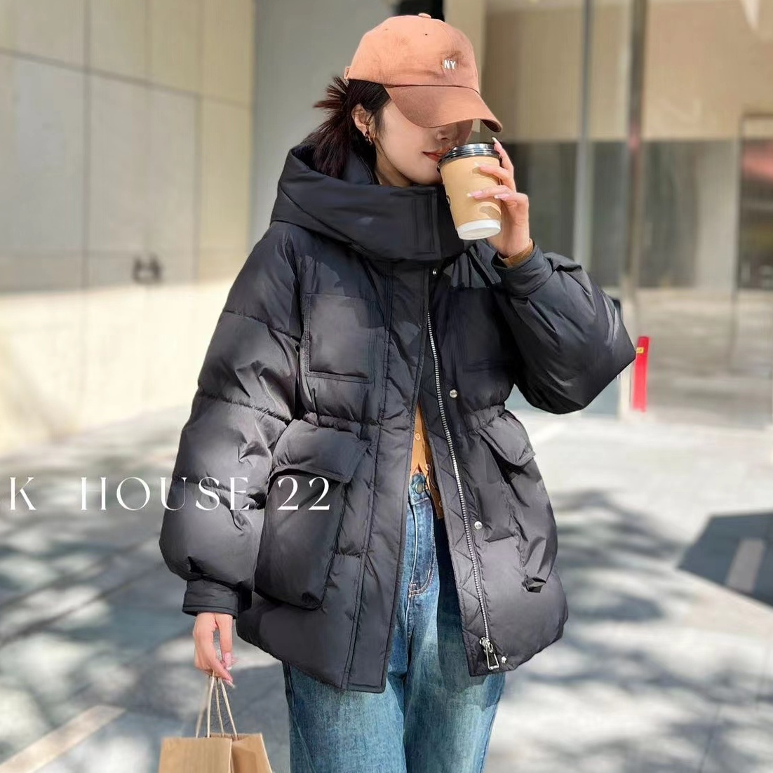 雅鹿休闲连帽加厚羽绒服女2023冬季抽绳收腰保暖白鸭绒中网红时尚