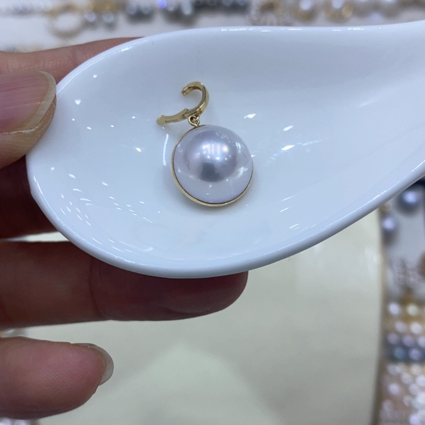【闪购商品】拼合珍珠（马贝珠）吊坠(不含链)18K金镶嵌