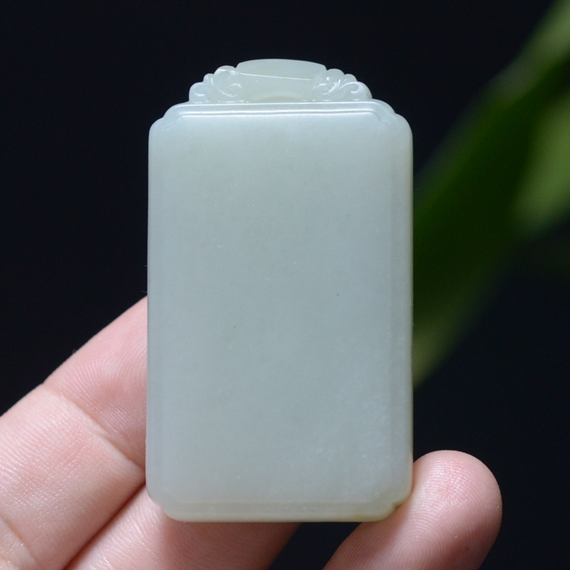 44.0g 新疆和田洒金皮油糯豆青白玉籽料无事牌