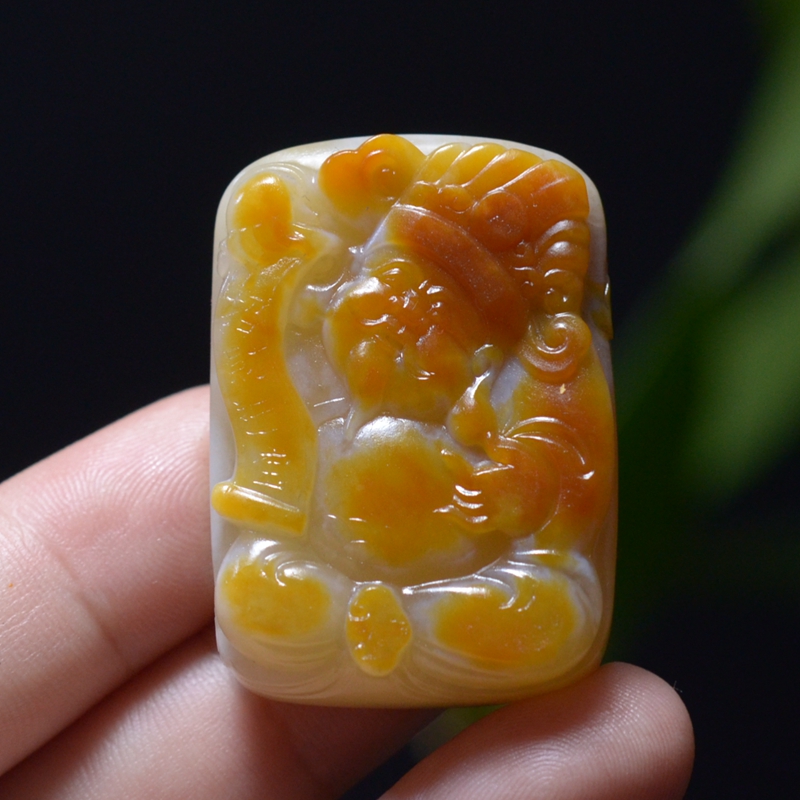 45.5g 新疆和田特色鸡油黄皮油糯奶糖色籽料财神牌