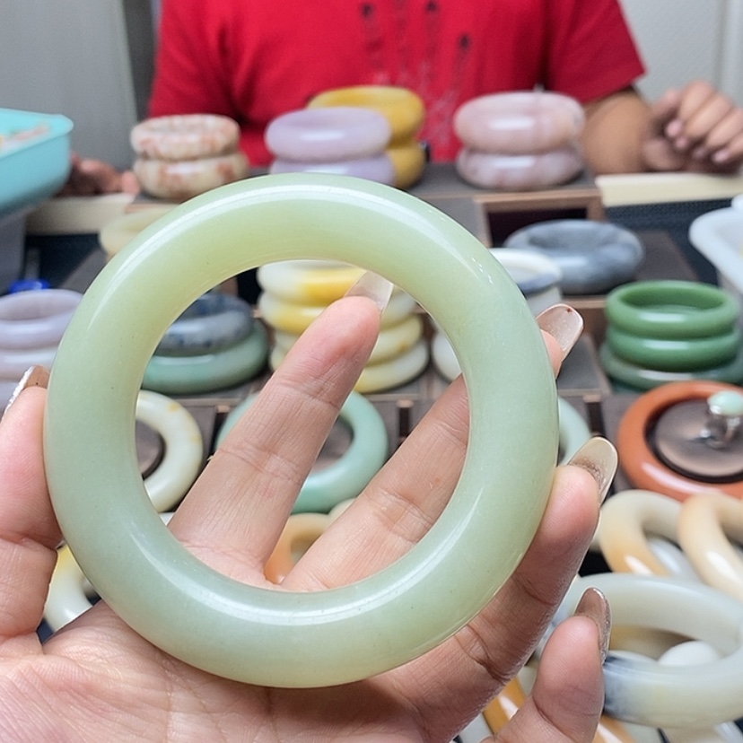 【闪购商品】石英质玉手镯合金黑**拽