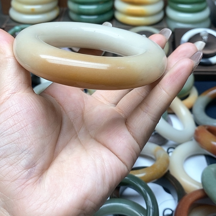 【闪购商品】石英质玉手镯合金阿*