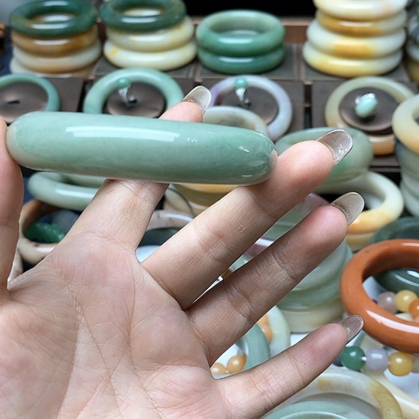 【闪购商品】石英质玉手镯合金胖*