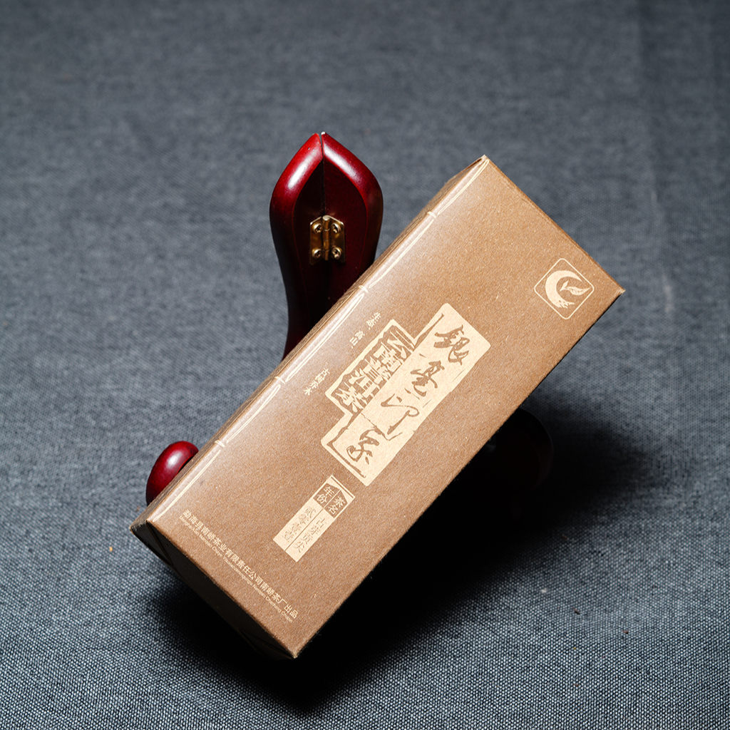 南峤2011年银毫印象生茶100g/盒