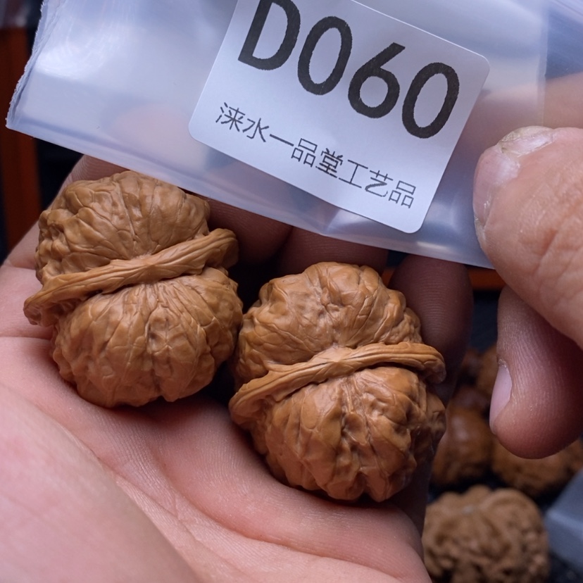 【闪购商品】文玩核桃把件?
