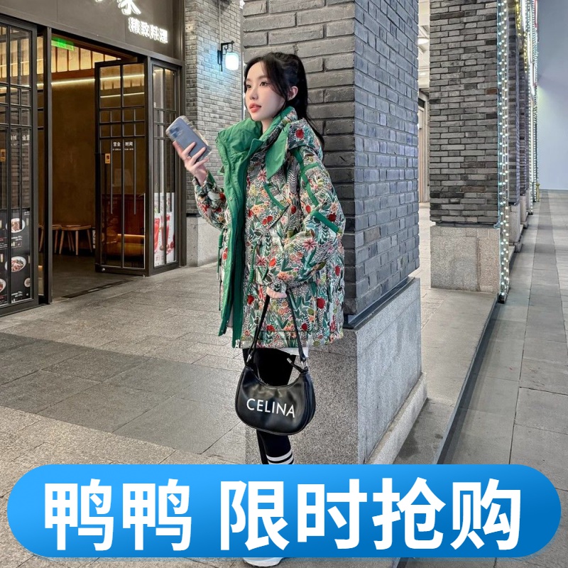 鸭鸭时尚短款绣花欧货服2023冬季新款加厚保暖绿色外套