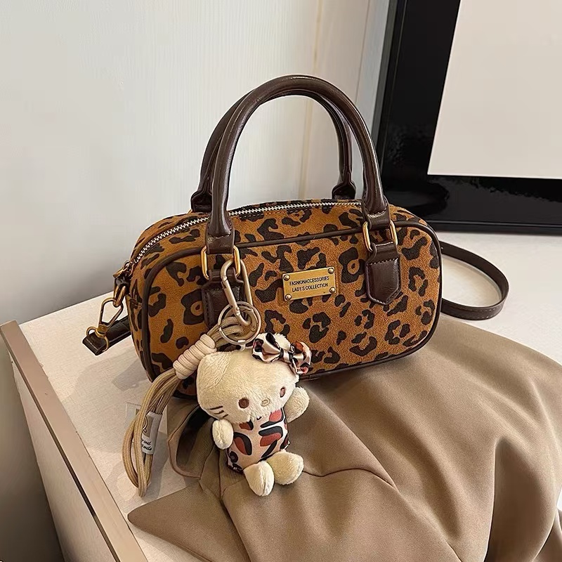 2025春季810-818可爱毛绒包挂挂件