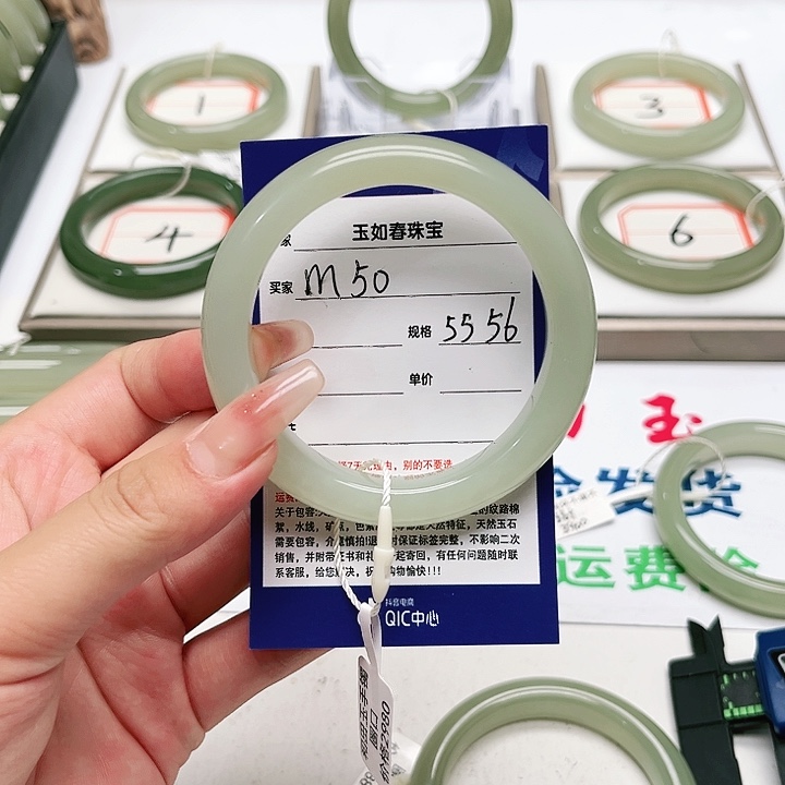和田玉手镯未镶嵌让***眠