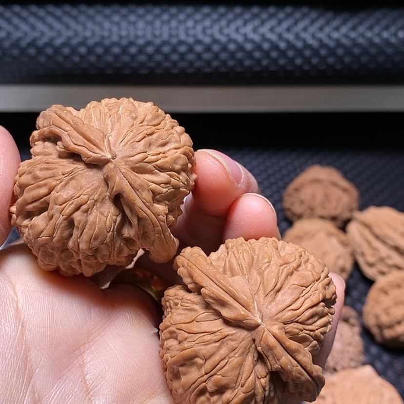 【闪购商品】文玩核桃吊坠咩****?